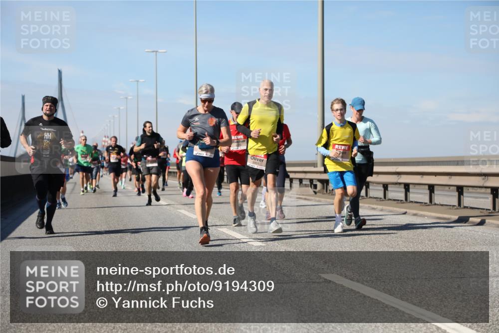 03.10.2025 - Köhlbrandbrückenlauf Yannick Fuchs http://msf.ph/oto/9194309 03.10.2025 11:56:35 Position 3 5801 meine-sportfotos.de