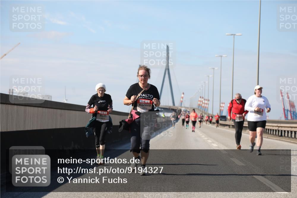 03.10.2025 - Köhlbrandbrückenlauf Yannick Fuchs http://msf.ph/oto/9194327 03.10.2025 12:19:06 Position 3 4824, 5919 meine-sportfotos.de