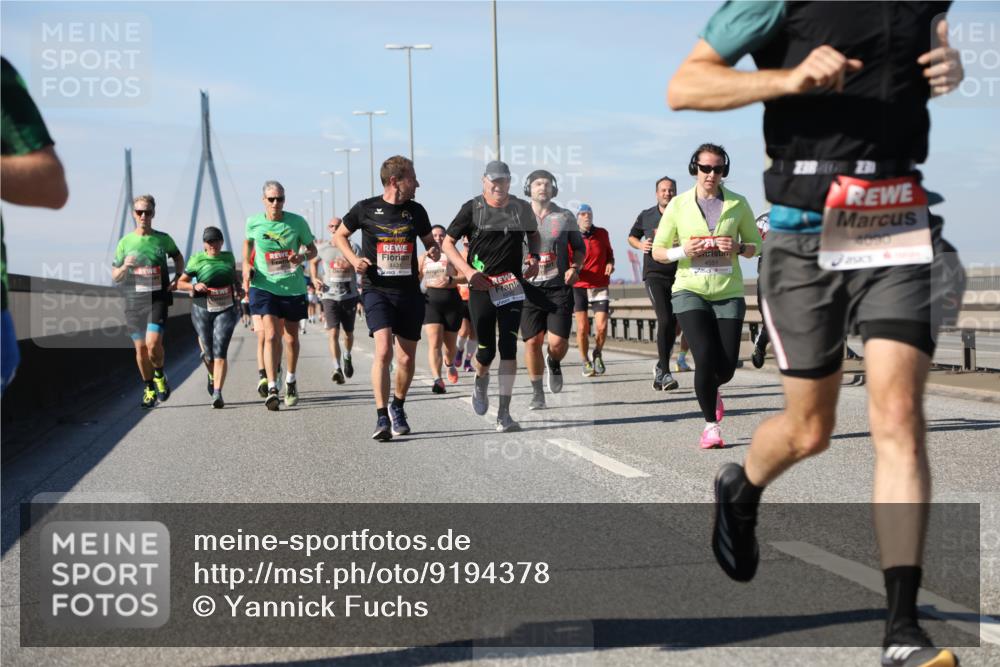 03.10.2025 - Köhlbrandbrückenlauf Yannick Fuchs http://msf.ph/oto/9194378 03.10.2025 11:56:40 Position 3 4431, 4551, 4090 meine-sportfotos.de