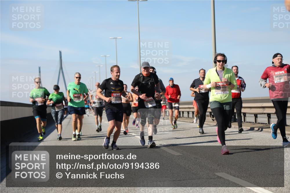 03.10.2025 - Köhlbrandbrückenlauf Yannick Fuchs http://msf.ph/oto/9194386 03.10.2025 11:56:41 Position 3 4431, 4551, 5684 meine-sportfotos.de