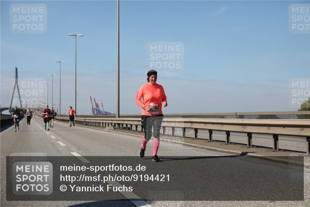 03.10.2025 - Köhlbrandbrückenlauf Yannick Fuchs http://msf.ph/oto/9194421 03.10.2025 12:19:29 Position 3  meine-sportfotos.de