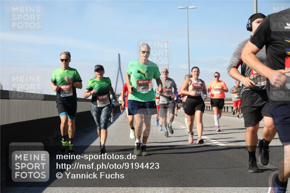 03.10.2025 - Köhlbrandbrückenlauf Yannick Fuchs http://msf.ph/oto/9194423 03.10.2025 11:56:44 Position 3 6923, 6001, 6826, 5132 meine-sportfotos.de