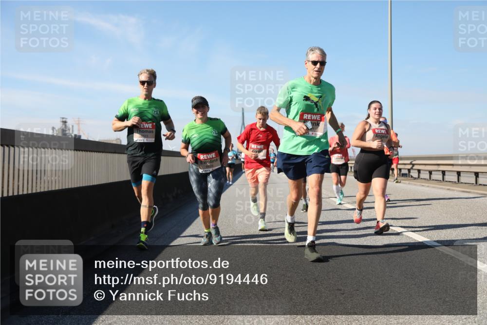 03.10.2025 - Köhlbrandbrückenlauf Yannick Fuchs http://msf.ph/oto/9194446 03.10.2025 11:56:45 Position 3 6623, 6626 meine-sportfotos.de