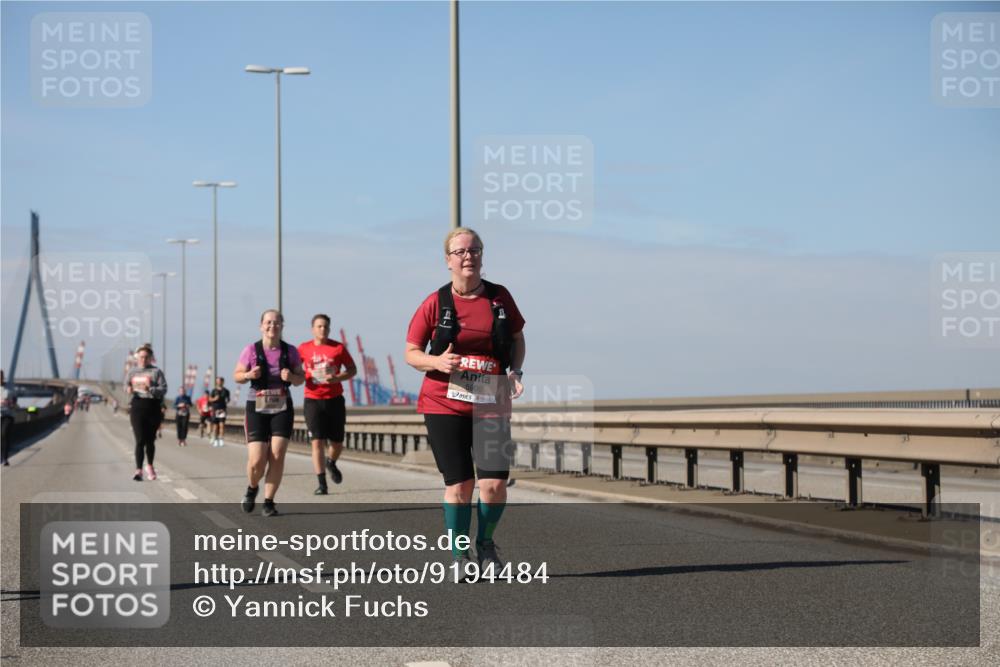 03.10.2025 - Köhlbrandbrückenlauf Yannick Fuchs http://msf.ph/oto/9194484 03.10.2025 12:19:40 Position 3 5900 meine-sportfotos.de