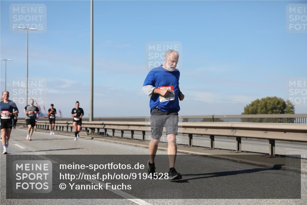 03.10.2025 - Köhlbrandbrückenlauf Yannick Fuchs http://msf.ph/oto/9194528 03.10.2025 11:56:53 Position 3 053 meine-sportfotos.de
