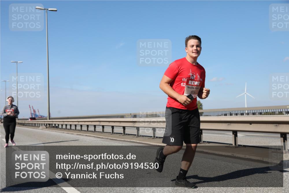 03.10.2025 - Köhlbrandbrückenlauf Yannick Fuchs http://msf.ph/oto/9194530 03.10.2025 12:19:48 Position 3 10, 62, 5735 meine-sportfotos.de