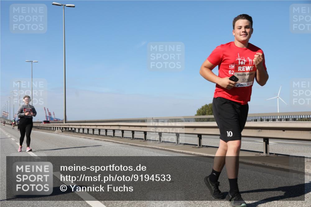 03.10.2025 - Köhlbrandbrückenlauf Yannick Fuchs http://msf.ph/oto/9194533 03.10.2025 12:19:48 Position 3 62, 10, 5735 meine-sportfotos.de