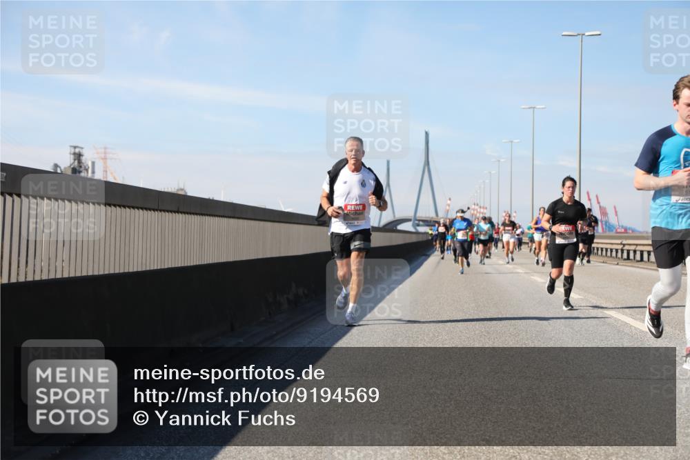 03.10.2025 - Köhlbrandbrückenlauf Yannick Fuchs http://msf.ph/oto/9194569 03.10.2025 11:56:57 Position 3  meine-sportfotos.de