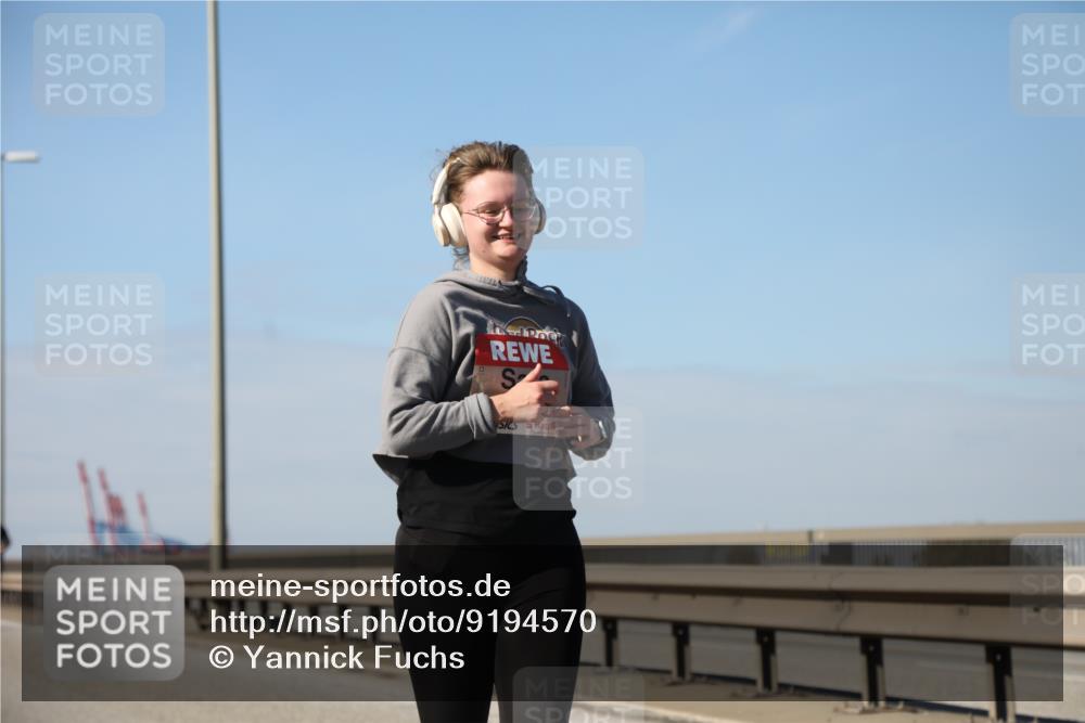 03.10.2025 - Köhlbrandbrückenlauf Yannick Fuchs http://msf.ph/oto/9194570 03.10.2025 12:19:51 Position 3  meine-sportfotos.de