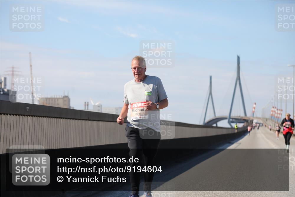 03.10.2025 - Köhlbrandbrückenlauf Yannick Fuchs http://msf.ph/oto/9194604 03.10.2025 12:19:54 Position 3 4980 meine-sportfotos.de