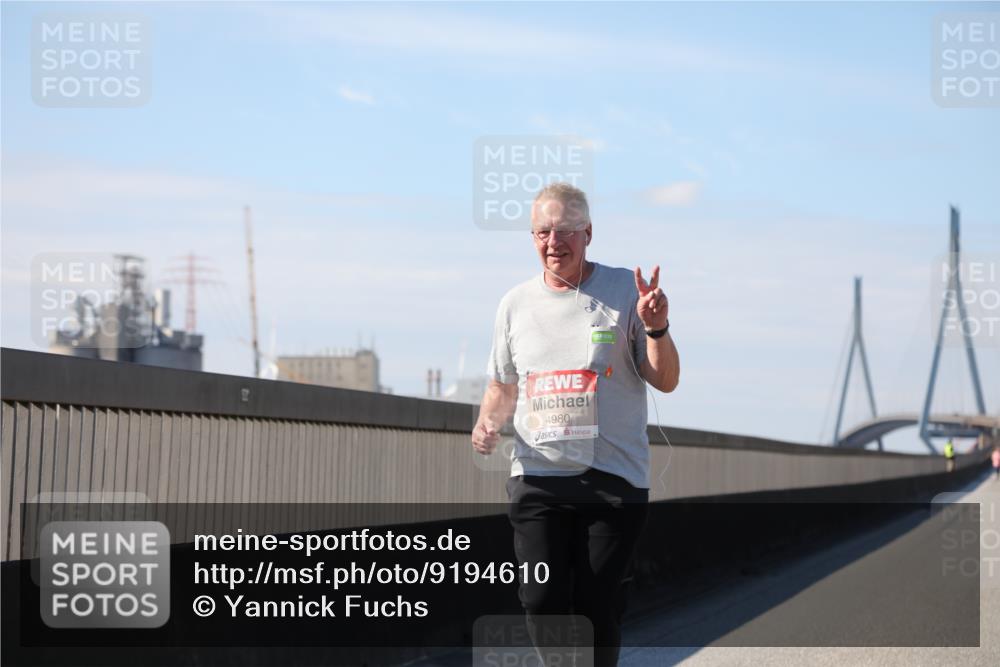 03.10.2025 - Köhlbrandbrückenlauf Yannick Fuchs http://msf.ph/oto/9194610 03.10.2025 12:19:55 Position 3 4980 meine-sportfotos.de