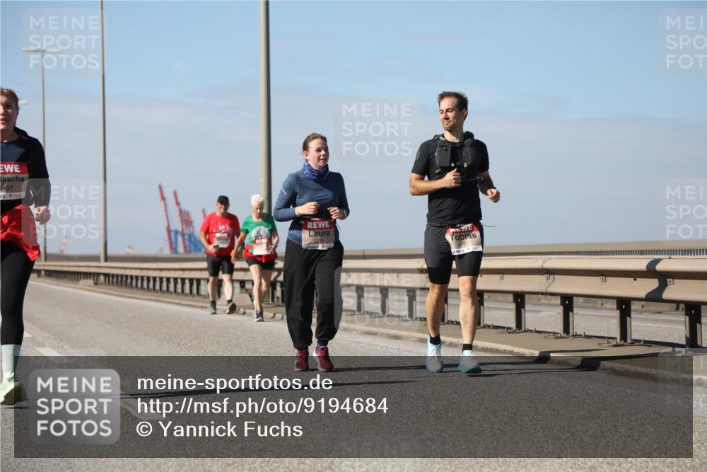 03.10.2025 - Köhlbrandbrückenlauf Yannick Fuchs http://msf.ph/oto/9194684 03.10.2025 12:20:06 Position 3 5497, 5216, 4157 meine-sportfotos.de