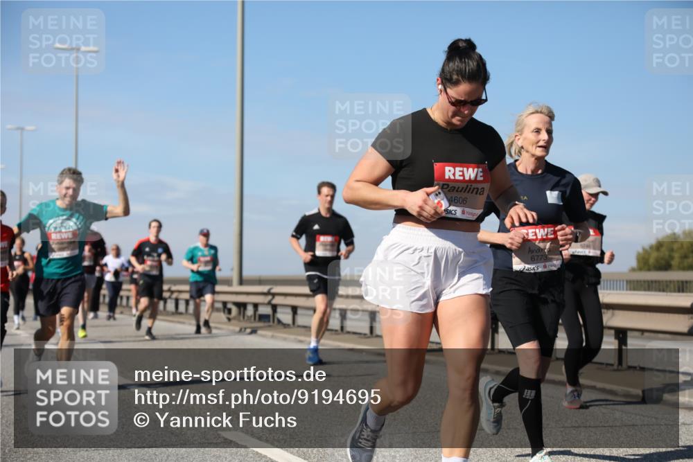03.10.2025 - Köhlbrandbrückenlauf Yannick Fuchs http://msf.ph/oto/9194695 03.10.2025 11:57:11 Position 3 4606, 6773, 6746 meine-sportfotos.de