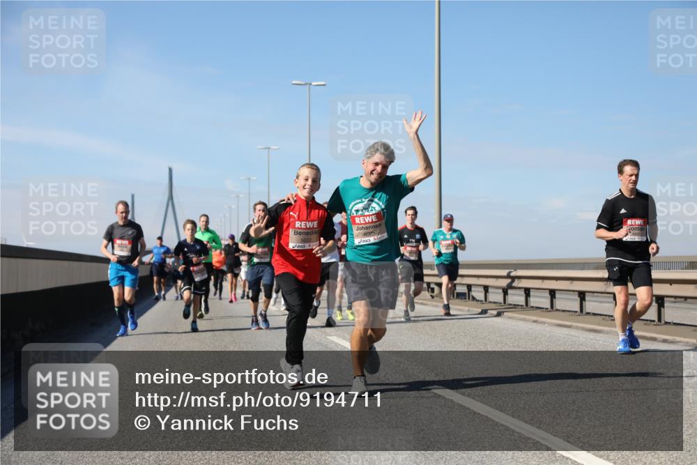 03.10.2025 - Köhlbrandbrückenlauf Yannick Fuchs http://msf.ph/oto/9194711 03.10.2025 11:57:12 Position 3 5022, 8023 meine-sportfotos.de