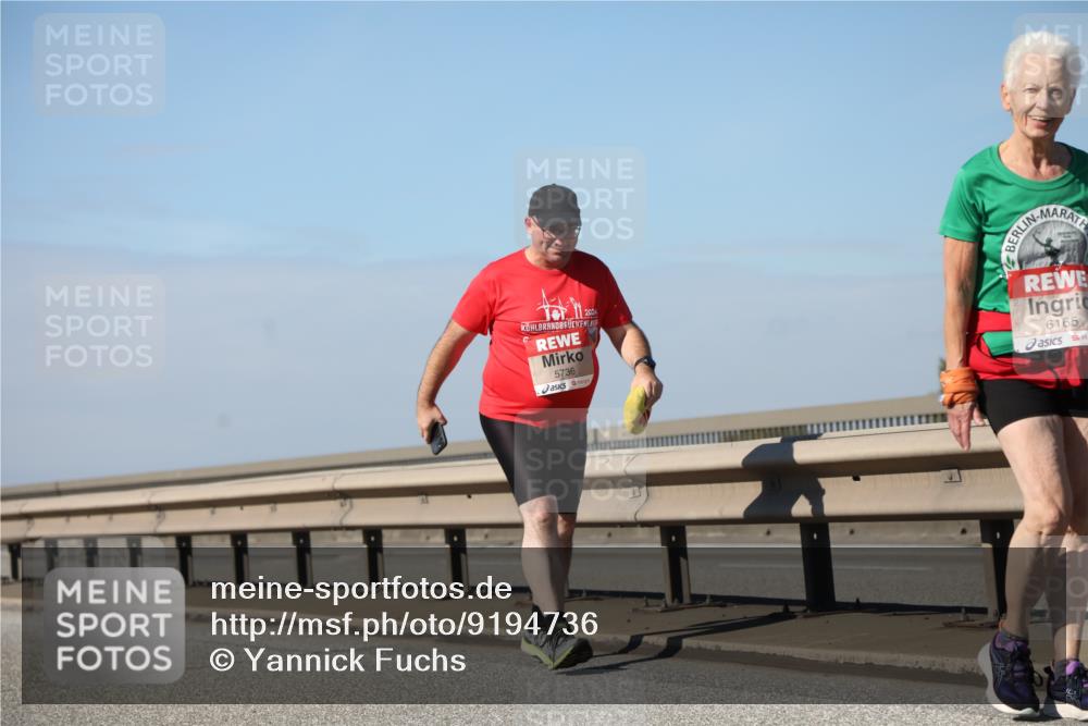 03.10.2025 - Köhlbrandbrückenlauf Yannick Fuchs http://msf.ph/oto/9194736 03.10.2025 12:20:15 Position 3 2024, 5736, 6165 meine-sportfotos.de