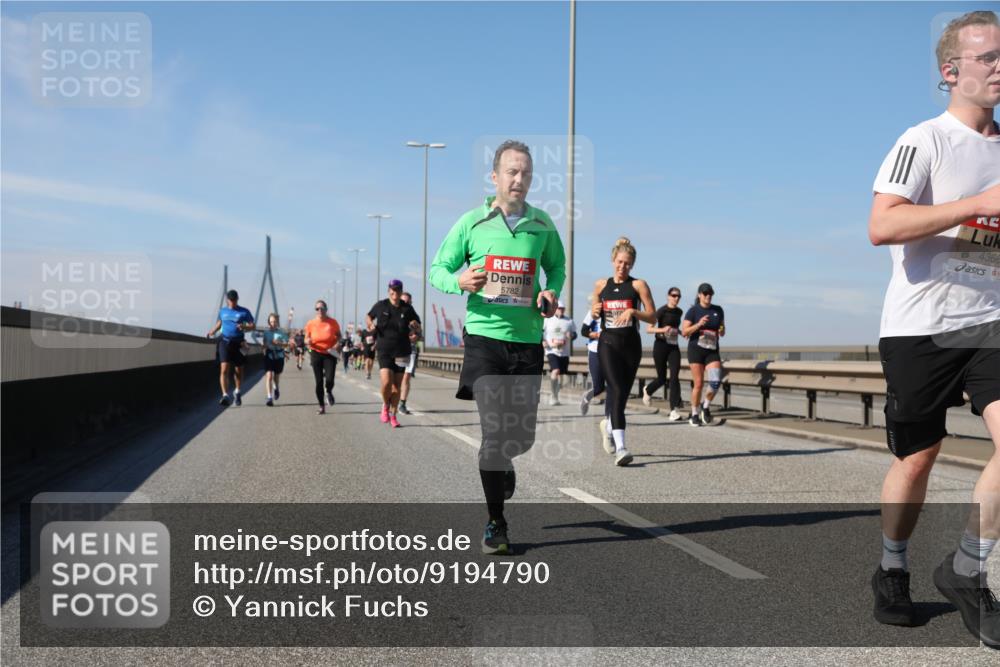 03.10.2025 - Köhlbrandbrückenlauf Yannick Fuchs http://msf.ph/oto/9194790 03.10.2025 11:57:16 Position 3 5782, 4366 meine-sportfotos.de