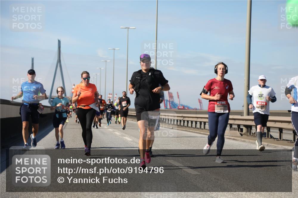 03.10.2025 - Köhlbrandbrückenlauf Yannick Fuchs http://msf.ph/oto/9194796 03.10.2025 11:57:17 Position 3 4958, 4952 meine-sportfotos.de