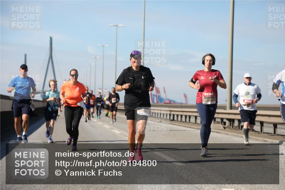 03.10.2025 - Köhlbrandbrückenlauf Yannick Fuchs http://msf.ph/oto/9194800 03.10.2025 11:57:17 Position 3 4958, 4952 meine-sportfotos.de