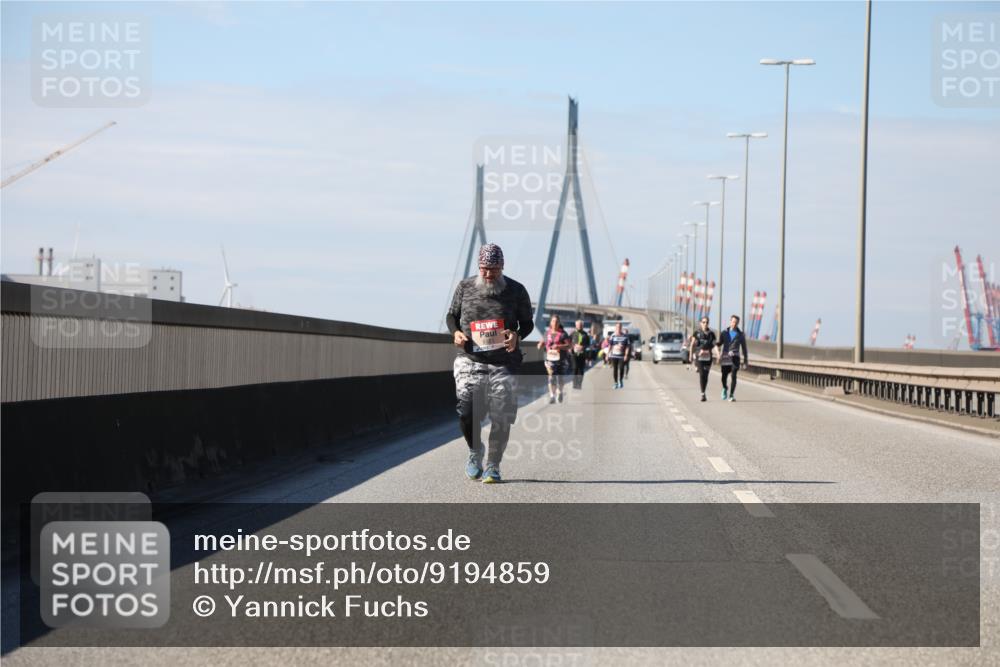 03.10.2025 - Köhlbrandbrückenlauf Yannick Fuchs http://msf.ph/oto/9194859 03.10.2025 12:21:35 Position 3  meine-sportfotos.de