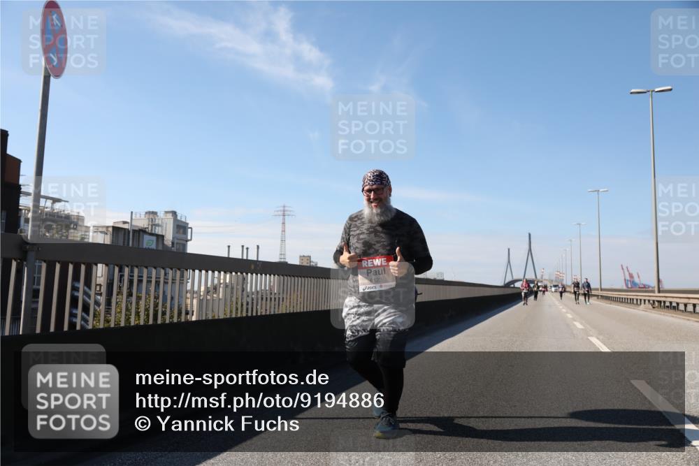 03.10.2025 - Köhlbrandbrückenlauf Yannick Fuchs http://msf.ph/oto/9194886 03.10.2025 12:21:43 Position 3 6123 meine-sportfotos.de