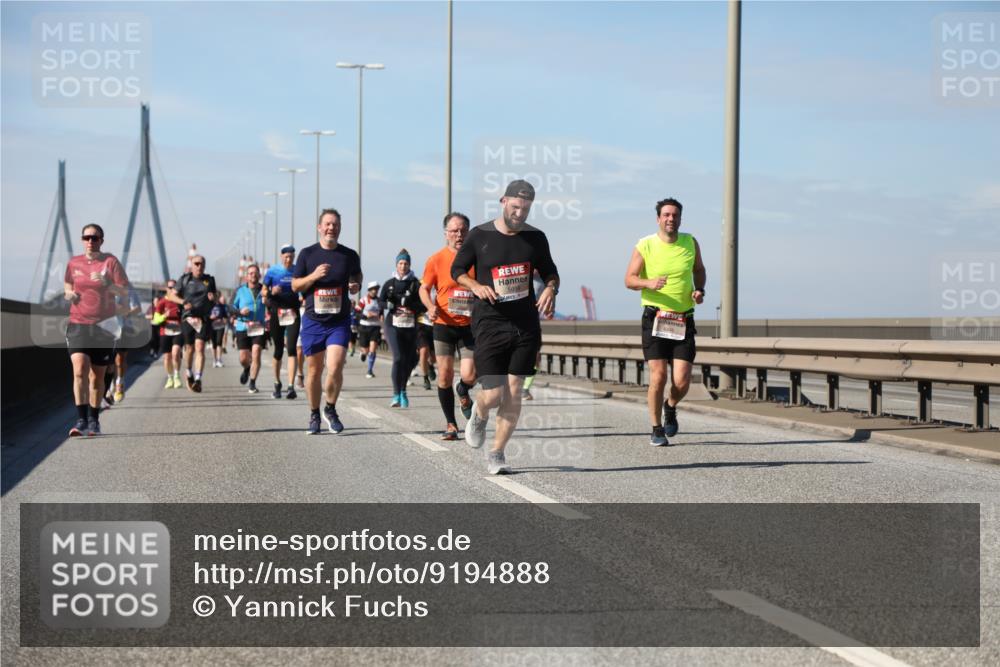 03.10.2025 - Köhlbrandbrückenlauf Yannick Fuchs http://msf.ph/oto/9194888 03.10.2025 11:57:24 Position 3  meine-sportfotos.de