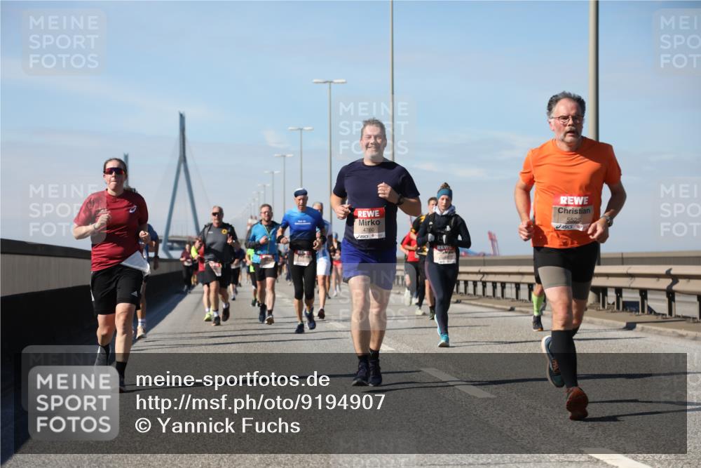 03.10.2025 - Köhlbrandbrückenlauf Yannick Fuchs http://msf.ph/oto/9194907 03.10.2025 11:57:27 Position 3 4760, 5525 meine-sportfotos.de
