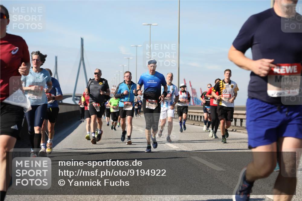 03.10.2025 - Köhlbrandbrückenlauf Yannick Fuchs http://msf.ph/oto/9194922 03.10.2025 11:57:29 Position 3 4560, 09, 6377, 4760 meine-sportfotos.de