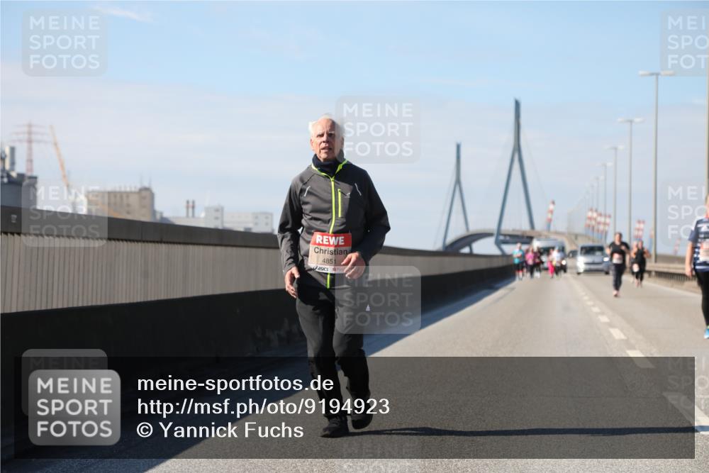 03.10.2025 - Köhlbrandbrückenlauf Yannick Fuchs http://msf.ph/oto/9194923 03.10.2025 12:22:05 Position 3 4851 meine-sportfotos.de