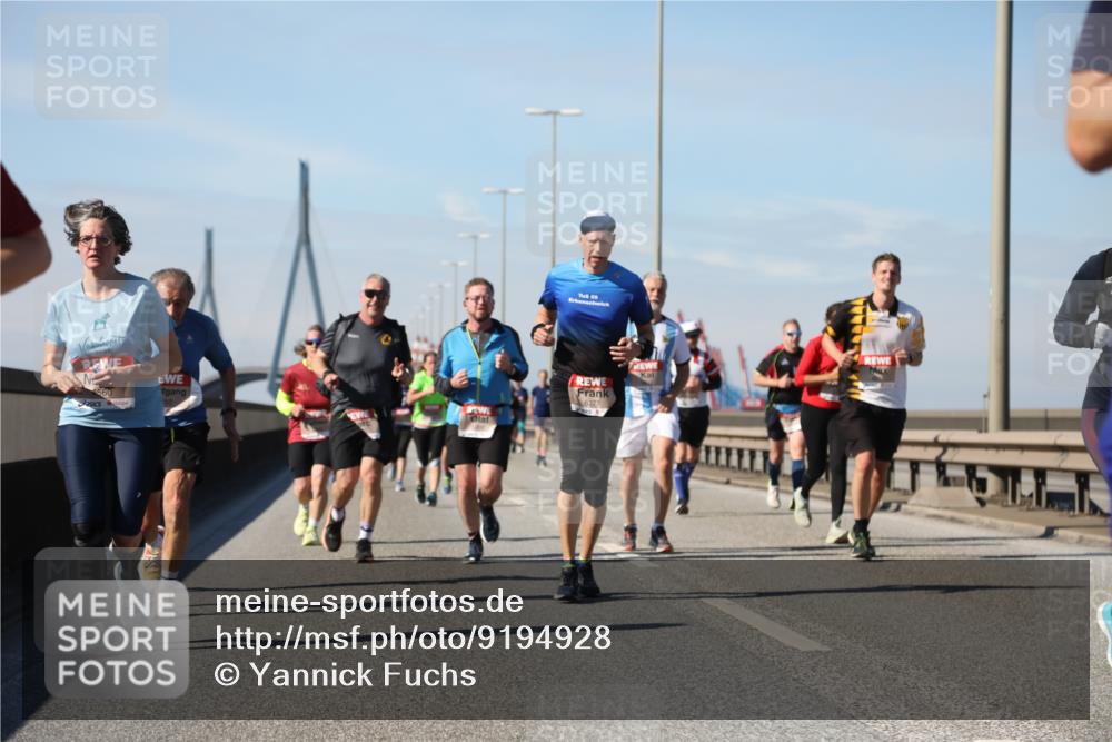 03.10.2025 - Köhlbrandbrückenlauf Yannick Fuchs http://msf.ph/oto/9194928 03.10.2025 11:57:30 Position 3 09, 560, 10, 6377 meine-sportfotos.de
