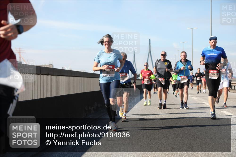 03.10.2025 - Köhlbrandbrückenlauf Yannick Fuchs http://msf.ph/oto/9194936 03.10.2025 11:57:31 Position 3 4560, 6310, 6377 meine-sportfotos.de