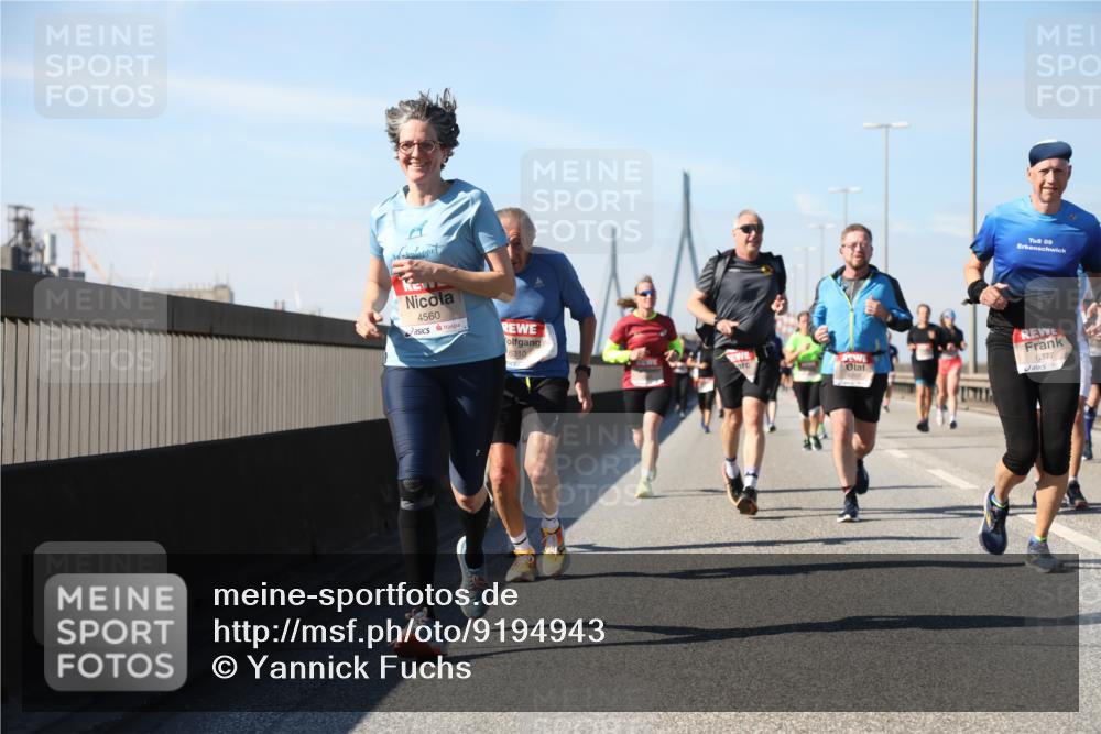 03.10.2025 - Köhlbrandbrückenlauf Yannick Fuchs http://msf.ph/oto/9194943 03.10.2025 11:57:31 Position 3 4560, 6310, 09, 6377 meine-sportfotos.de