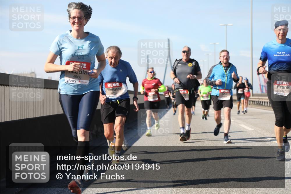 03.10.2025 - Köhlbrandbrückenlauf Yannick Fuchs http://msf.ph/oto/9194945 03.10.2025 11:57:31 Position 3 2021, 4560, 6310, 09, 6377 meine-sportfotos.de