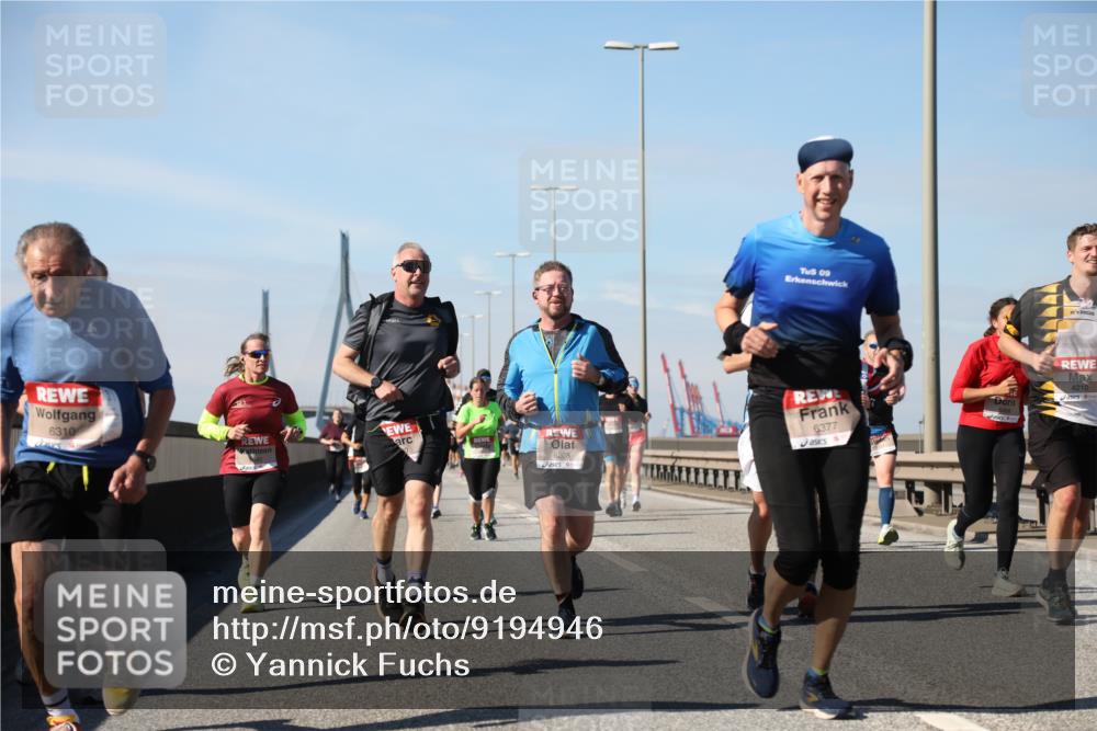 03.10.2025 - Köhlbrandbrückenlauf Yannick Fuchs http://msf.ph/oto/9194946 03.10.2025 11:57:32 Position 3 6310, 09, 6208, 6377, 4210 meine-sportfotos.de