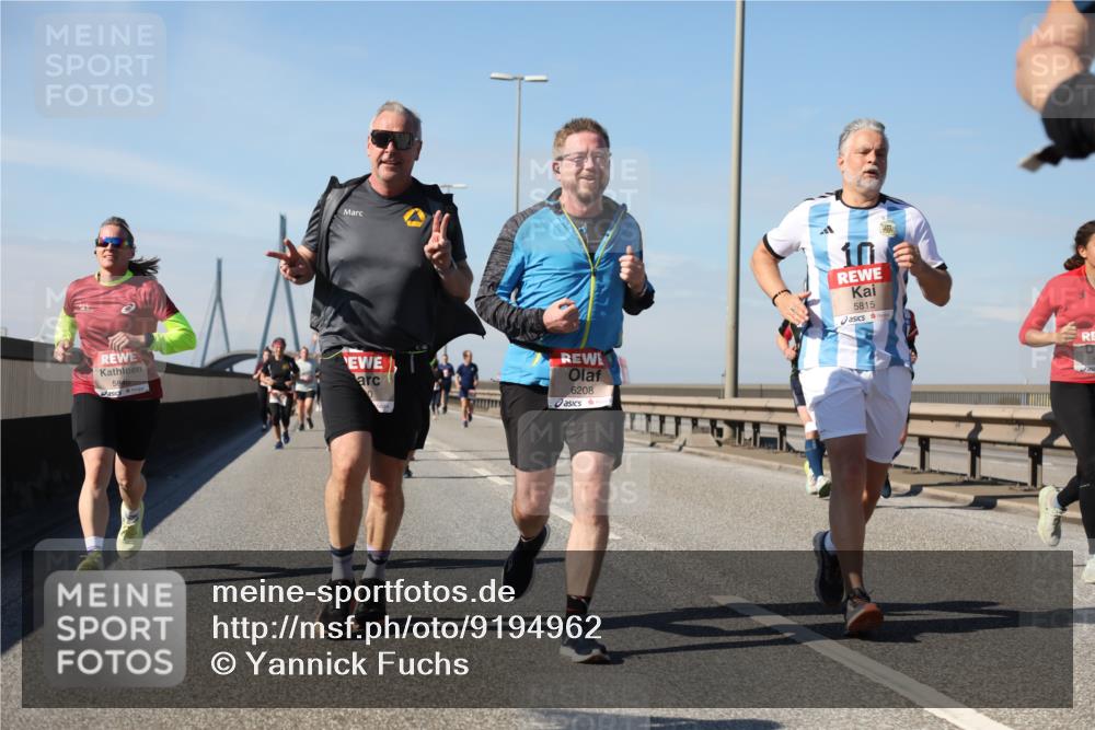 03.10.2025 - Köhlbrandbrückenlauf Yannick Fuchs http://msf.ph/oto/9194962 03.10.2025 11:57:34 Position 3 5840, 6208, 10, 5815 meine-sportfotos.de