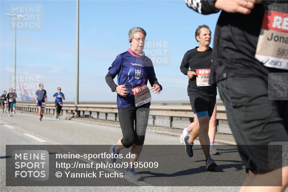 03.10.2025 - Köhlbrandbrückenlauf Yannick Fuchs http://msf.ph/oto/9195009 03.10.2025 11:57:40 Position 3 5694, 4861, 587 meine-sportfotos.de