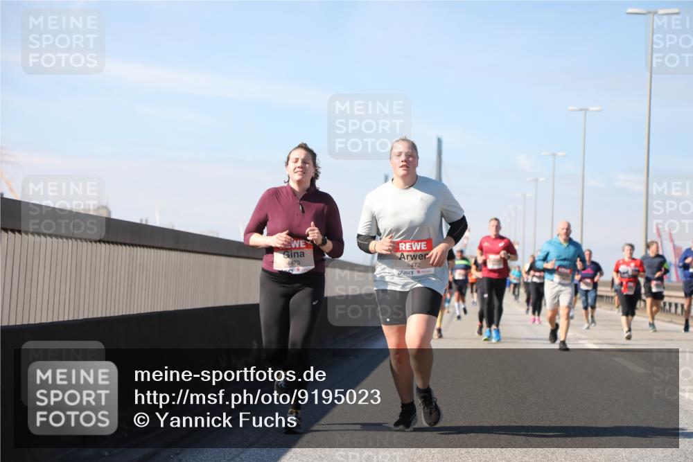 03.10.2025 - Köhlbrandbrückenlauf Yannick Fuchs http://msf.ph/oto/9195023 03.10.2025 11:57:44 Position 3 4473, 4472 meine-sportfotos.de