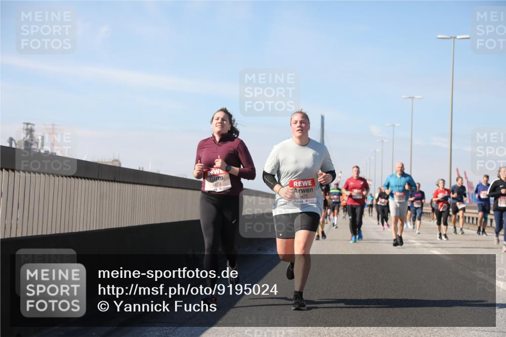 03.10.2025 - Köhlbrandbrückenlauf Yannick Fuchs http://msf.ph/oto/9195024 03.10.2025 11:57:44 Position 3 4473, 4472 meine-sportfotos.de