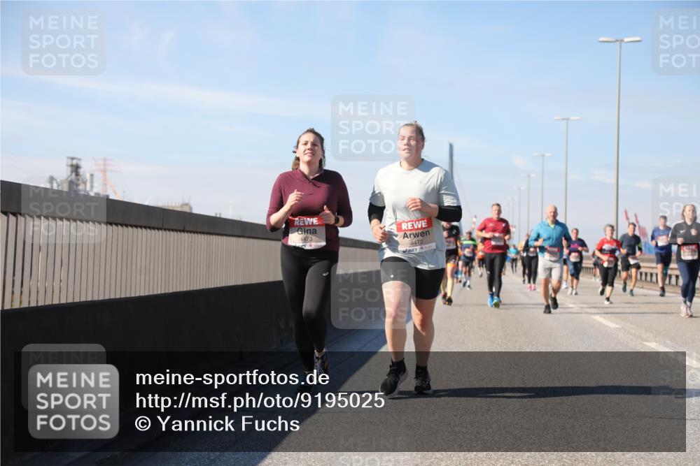 03.10.2025 - Köhlbrandbrückenlauf Yannick Fuchs http://msf.ph/oto/9195025 03.10.2025 11:57:44 Position 3 4473, 4472 meine-sportfotos.de