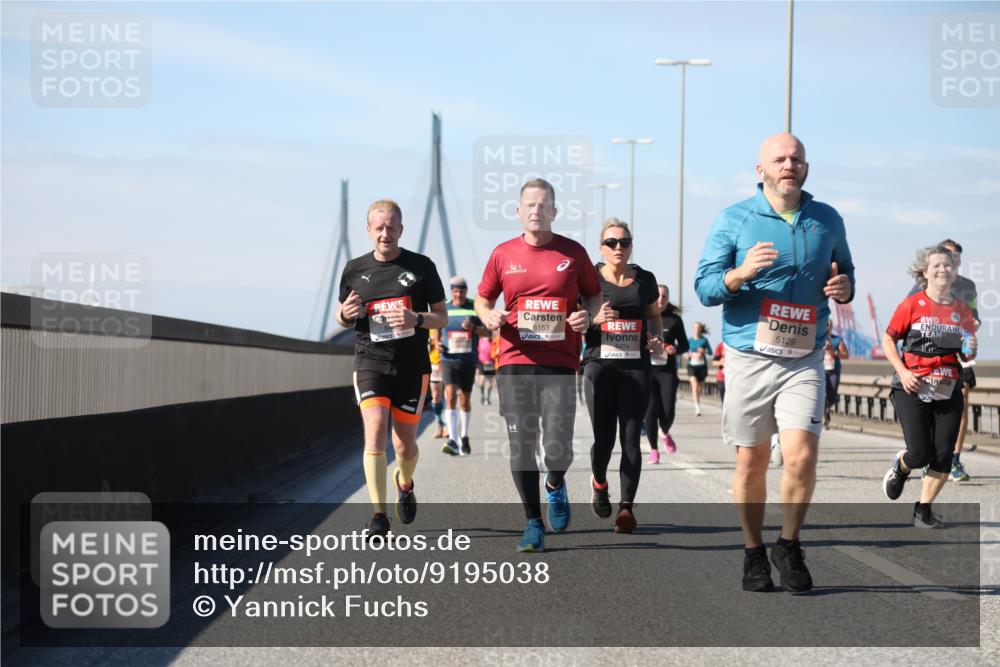 03.10.2025 - Köhlbrandbrückenlauf Yannick Fuchs http://msf.ph/oto/9195038 03.10.2025 11:57:48 Position 3 6153, 5129, 6474 meine-sportfotos.de