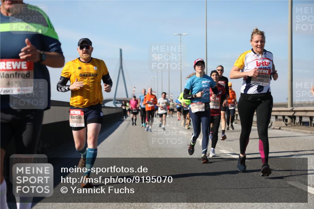 03.10.2025 - Köhlbrandbrückenlauf Yannick Fuchs http://msf.ph/oto/9195070 03.10.2025 11:57:56 Position 3 4679, 5983, 4333, 5031 meine-sportfotos.de