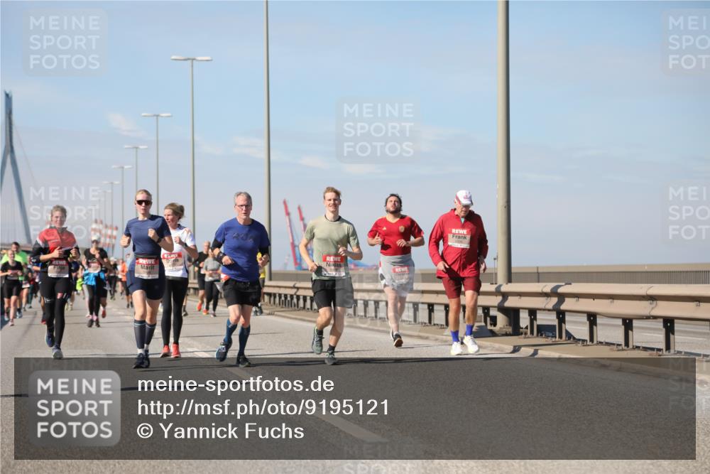 03.10.2025 - Köhlbrandbrückenlauf Yannick Fuchs http://msf.ph/oto/9195121 03.10.2025 11:58:10 Position 3  meine-sportfotos.de