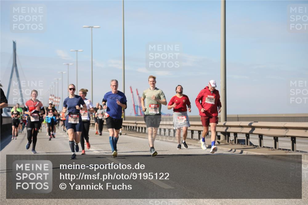 03.10.2025 - Köhlbrandbrückenlauf Yannick Fuchs http://msf.ph/oto/9195122 03.10.2025 11:58:11 Position 3  meine-sportfotos.de