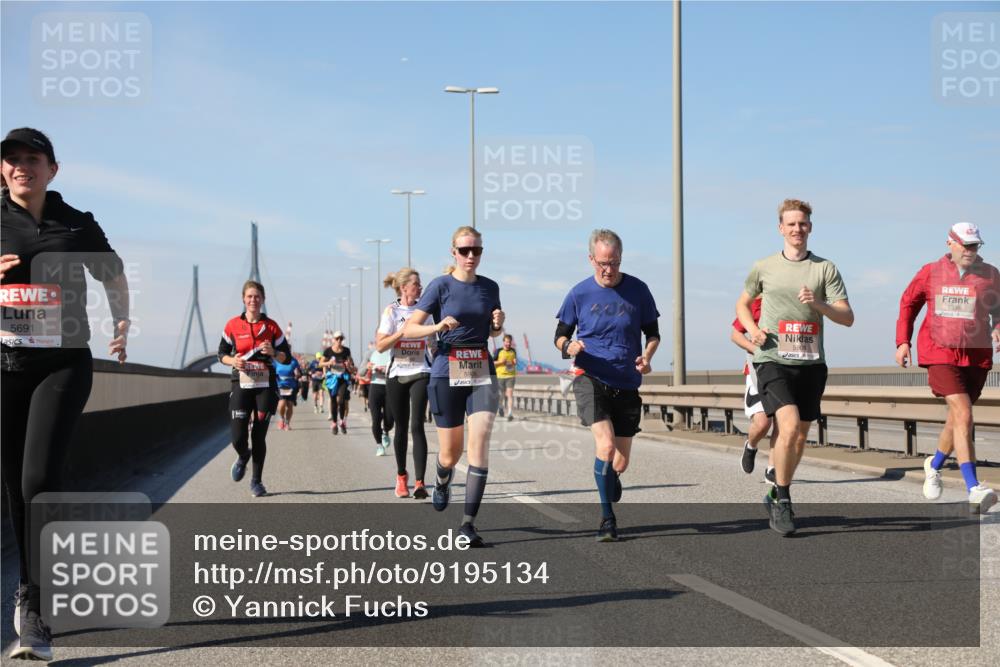 03.10.2025 - Köhlbrandbrückenlauf Yannick Fuchs http://msf.ph/oto/9195134 03.10.2025 11:58:14 Position 3 5691, 5906, 5909 meine-sportfotos.de