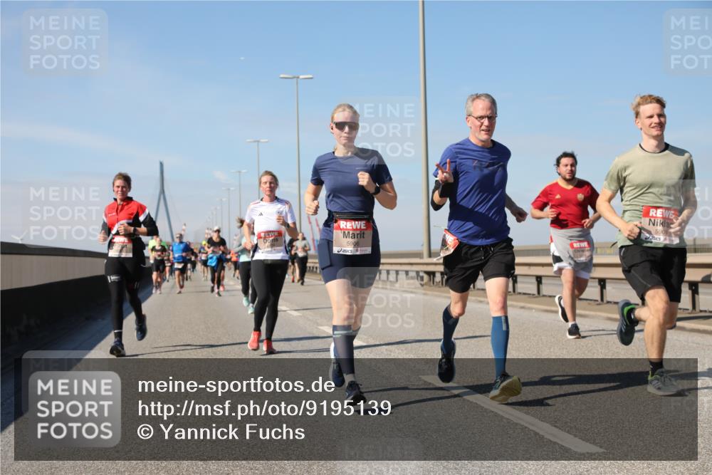 03.10.2025 - Köhlbrandbrückenlauf Yannick Fuchs http://msf.ph/oto/9195139 03.10.2025 11:58:15 Position 3 5906, 5909 meine-sportfotos.de