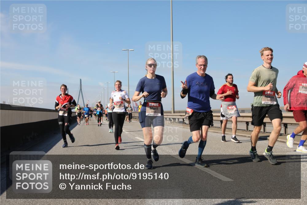 03.10.2025 - Köhlbrandbrückenlauf Yannick Fuchs http://msf.ph/oto/9195140 03.10.2025 11:58:15 Position 3 5909, 5906 meine-sportfotos.de