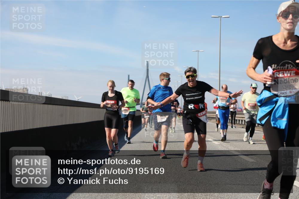03.10.2025 - Köhlbrandbrückenlauf Yannick Fuchs http://msf.ph/oto/9195169 03.10.2025 11:58:22 Position 3 4672, 4746 meine-sportfotos.de