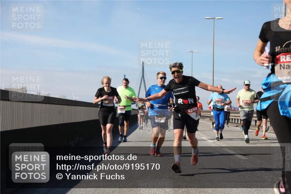 03.10.2025 - Köhlbrandbrückenlauf Yannick Fuchs http://msf.ph/oto/9195170 03.10.2025 11:58:22 Position 3 4 meine-sportfotos.de