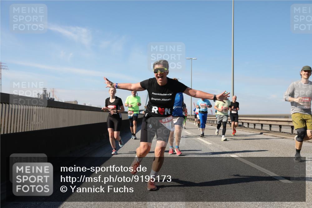 03.10.2025 - Köhlbrandbrückenlauf Yannick Fuchs http://msf.ph/oto/9195173 03.10.2025 11:58:23 Position 3  meine-sportfotos.de