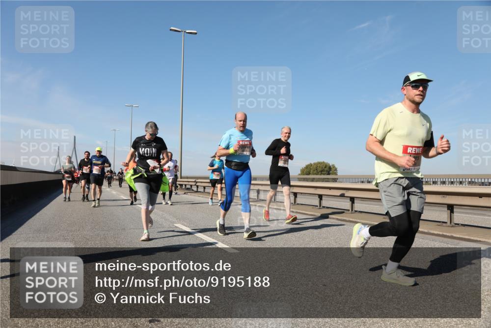03.10.2025 - Köhlbrandbrückenlauf Yannick Fuchs http://msf.ph/oto/9195188 03.10.2025 11:58:26 Position 3  meine-sportfotos.de