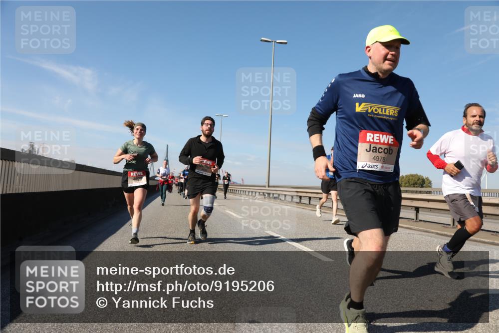 03.10.2025 - Köhlbrandbrückenlauf Yannick Fuchs http://msf.ph/oto/9195206 03.10.2025 11:58:30 Position 3 4978 meine-sportfotos.de